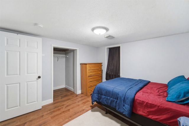 1847 NW 80th Place, Clive, IA 50325