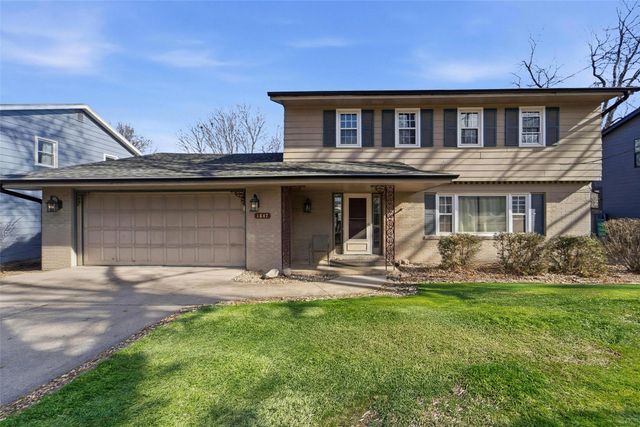 1847 NW 80th Place, Clive, IA 50325