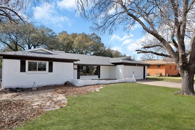 5404 Westcreek Drive, Fort Worth, TX 76133