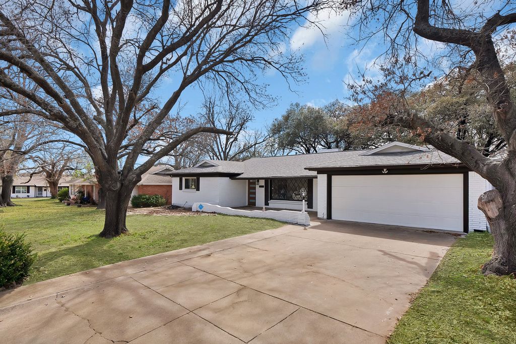 5404 Westcreek Drive, Fort Worth, TX 76133