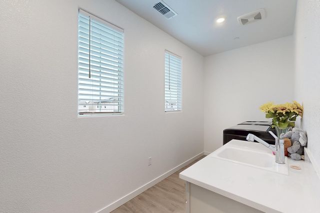 1496 Algodon Rd, Olivehurst, CA 95961