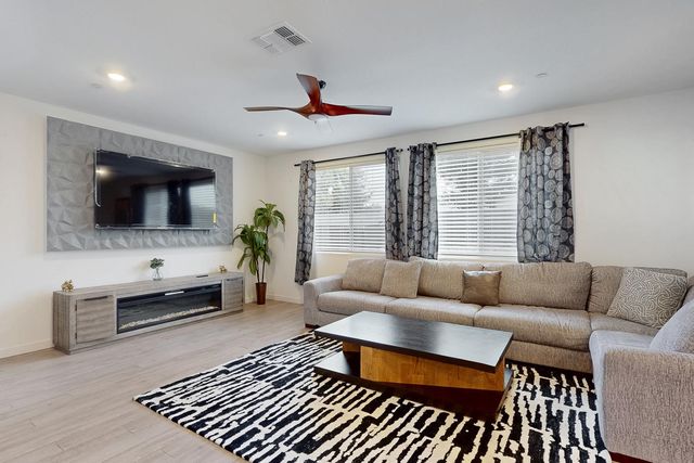 1496 Algodon Rd, Olivehurst, CA 95961