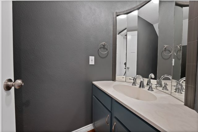 3033 Everest Drive, Bedford, TX 76021