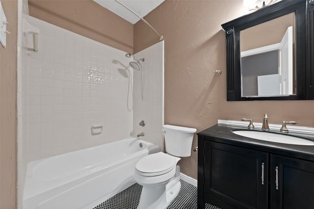 3033 Everest Drive, Bedford, TX 76021