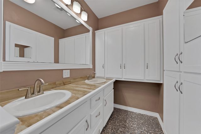 3033 Everest Drive, Bedford, TX 76021