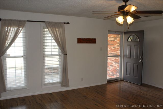 503 W McCurtain, Calera, OK 74730