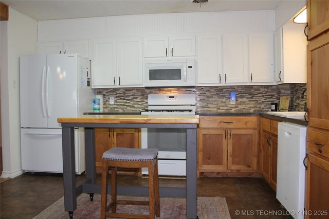 503 W McCurtain, Calera, OK 74730