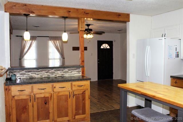 503 W McCurtain, Calera, OK 74730