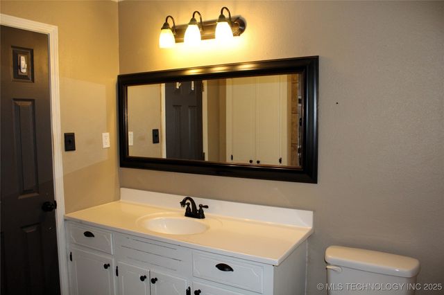 503 W McCurtain, Calera, OK 74730