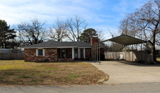 503 W McCurtain, Calera, OK 74730