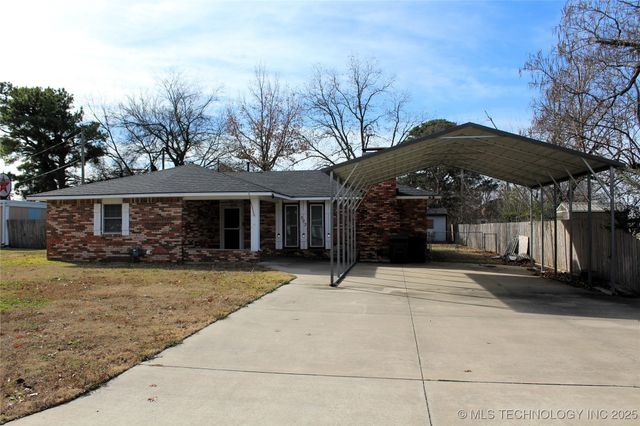 503 W McCurtain, Calera, OK 74730