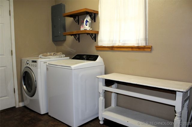 503 W McCurtain, Calera, OK 74730