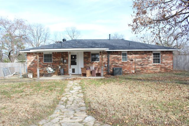 503 W McCurtain, Calera, OK 74730