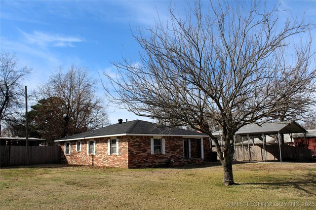 503 W McCurtain, Calera, OK 74730
