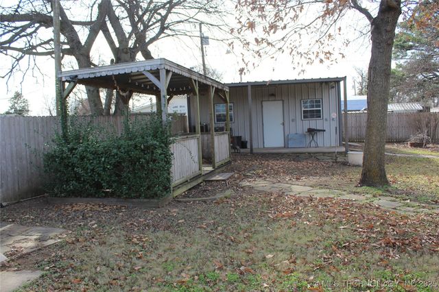 503 W McCurtain, Calera, OK 74730