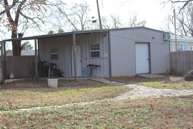 503 W McCurtain, Calera, OK 74730