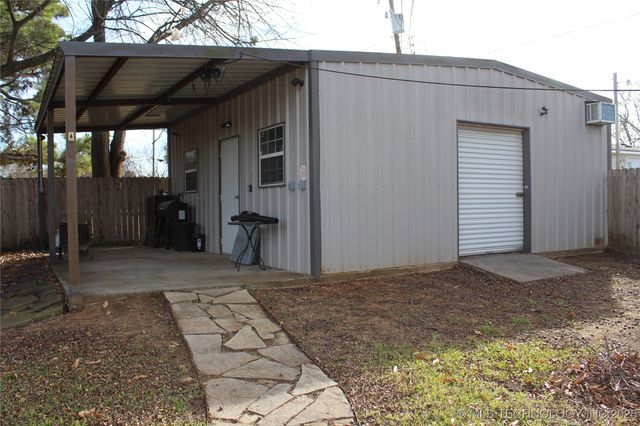 503 W McCurtain, Calera, OK 74730