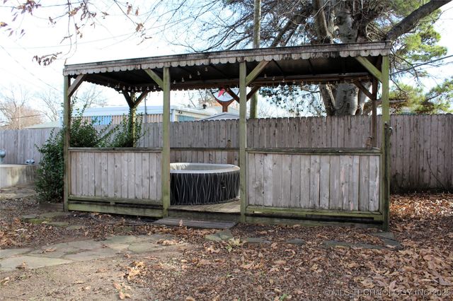 503 W McCurtain, Calera, OK 74730