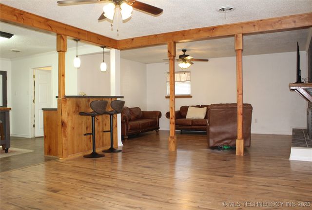 503 W McCurtain, Calera, OK 74730