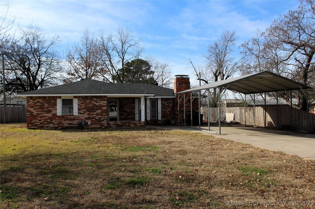 503 W McCurtain, Calera, OK 74730