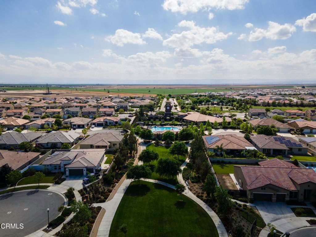Image 34 of property listing at 11612 Shady Valley Place, Bakersfield, CA 93311