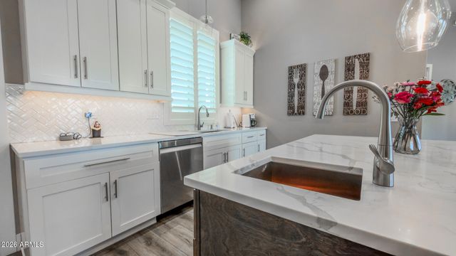 1218 E TUMBLEWEED Drive, Phoenix, AZ 85085