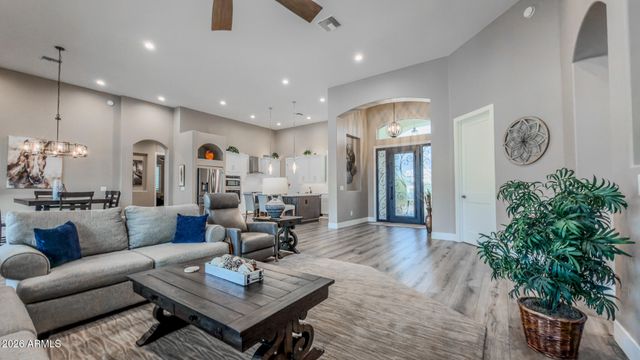 1218 E TUMBLEWEED Drive, Phoenix, AZ 85085