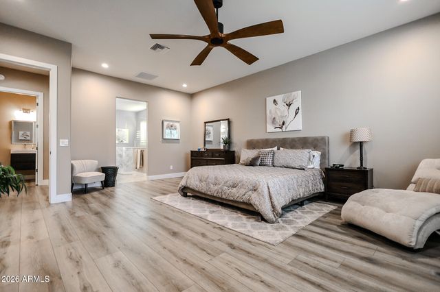 1218 E TUMBLEWEED Drive, Phoenix, AZ 85085