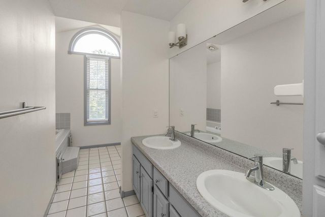 5501 Golfview Avenue N, Oakdale, MN 55128
