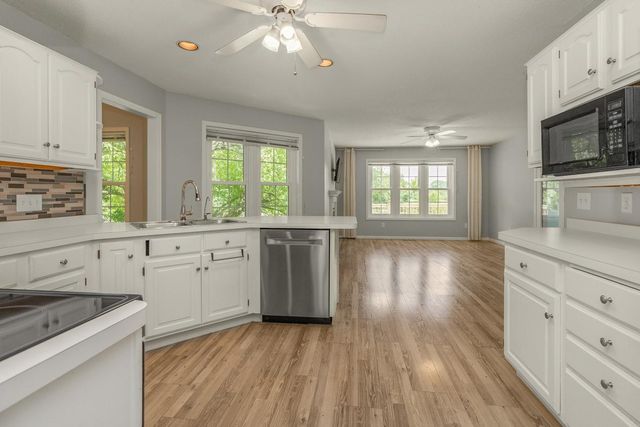 5501 Golfview Avenue N, Oakdale, MN 55128