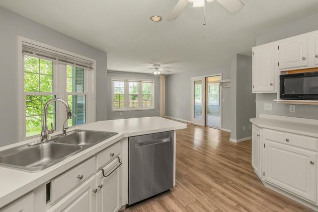 5501 Golfview Avenue N, Oakdale, MN 55128