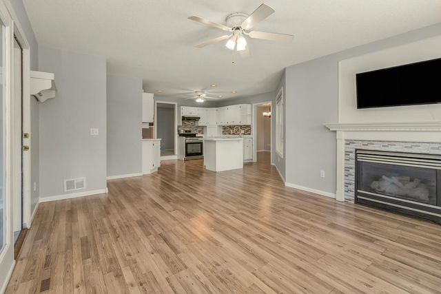 5501 Golfview Avenue N, Oakdale, MN 55128