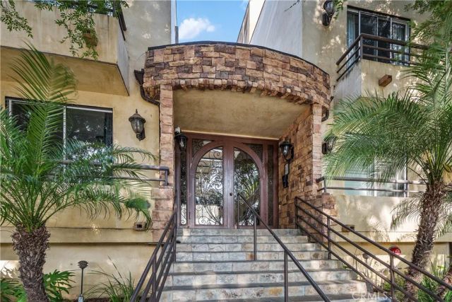 4128 Whitsett, Studio City, CA 91604