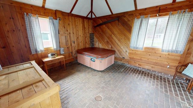 4386 E Luse Road, Monticello, IN 47960