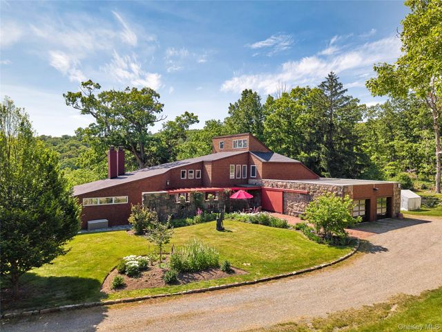 2 Cannon Hill Road, Tuxedo Park, NY 10987