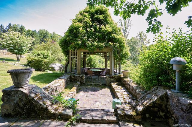 2 Cannon Hill Road, Tuxedo Park, NY 10987