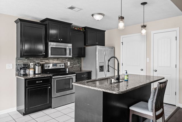 1292 Freedom Dr, Clarksville, TN 37042