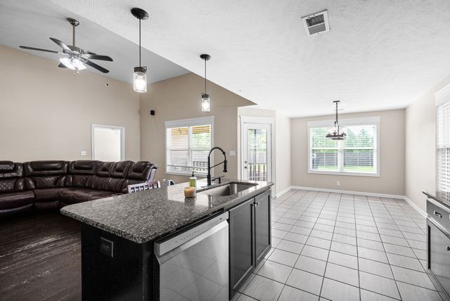 1292 Freedom Dr, Clarksville, TN 37042