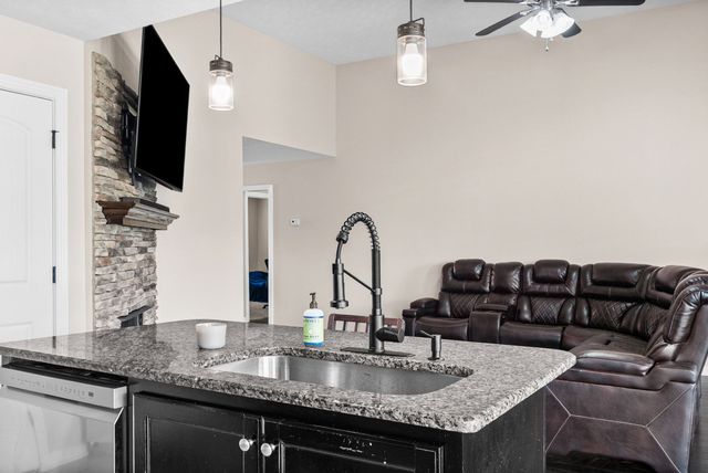 1292 Freedom Dr, Clarksville, TN 37042