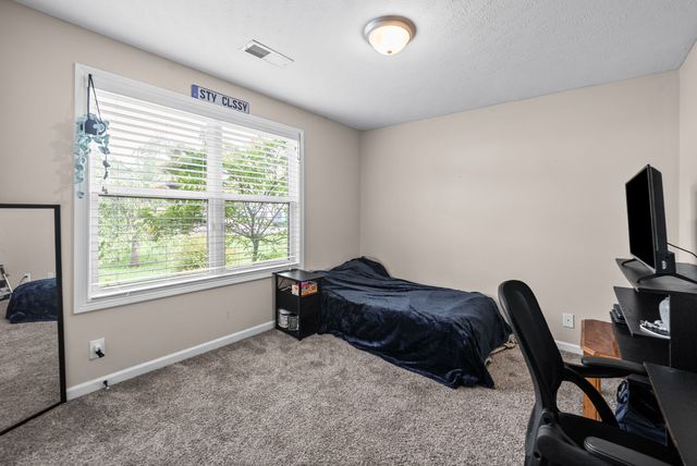 1292 Freedom Dr, Clarksville, TN 37042
