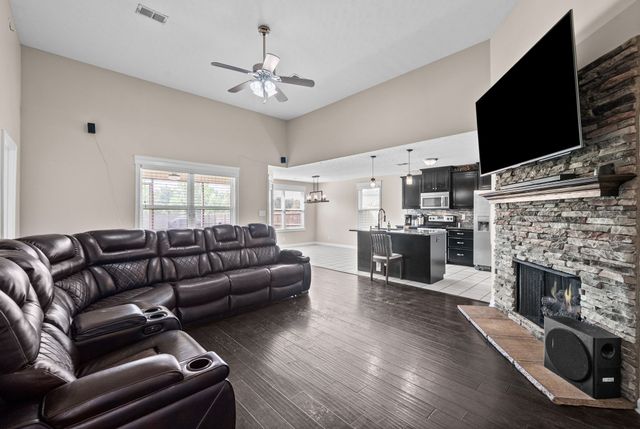 1292 Freedom Dr, Clarksville, TN 37042