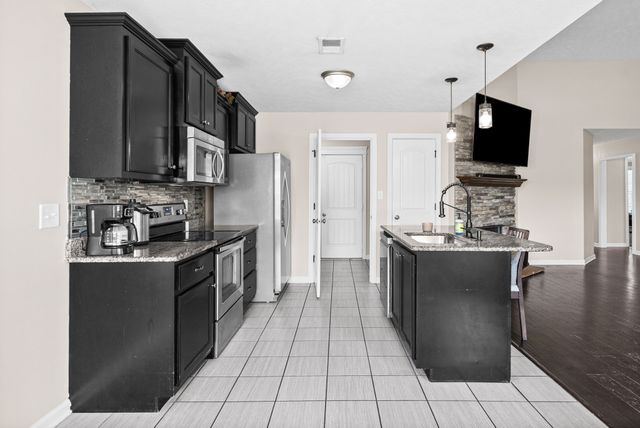 1292 Freedom Dr, Clarksville, TN 37042