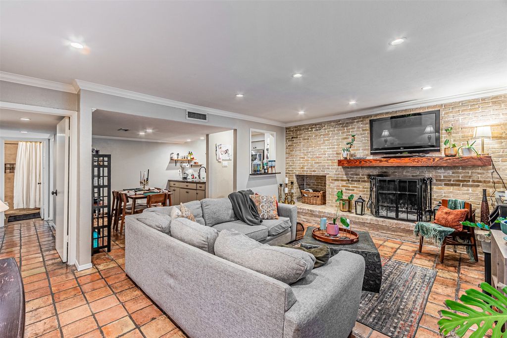 5916 Birchbrook 226, Dallas, TX 75206