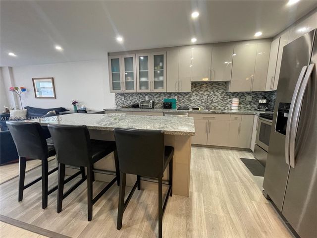 3725 S Ocean Dr 911, Hollywood, FL 33019