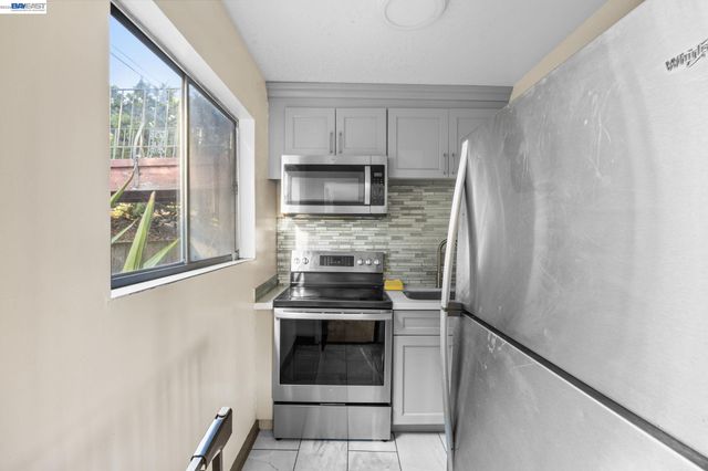 2245 Sol St, Castro Valley, CA 94578
