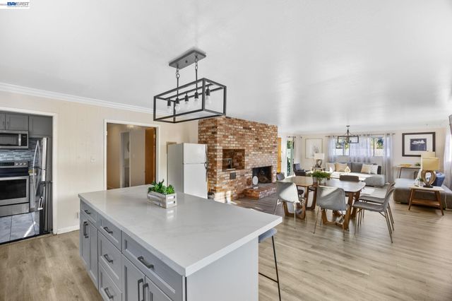 2245 Sol St, Castro Valley, CA 94578