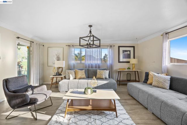 2245 Sol St, Castro Valley, CA 94578