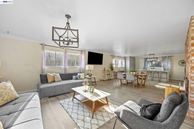 2245 Sol St, Castro Valley, CA 94578