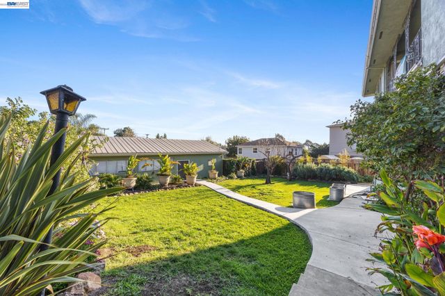 2245 Sol St, Castro Valley, CA 94578
