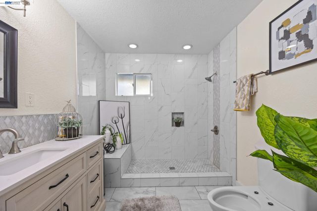 2245 Sol St, Castro Valley, CA 94578